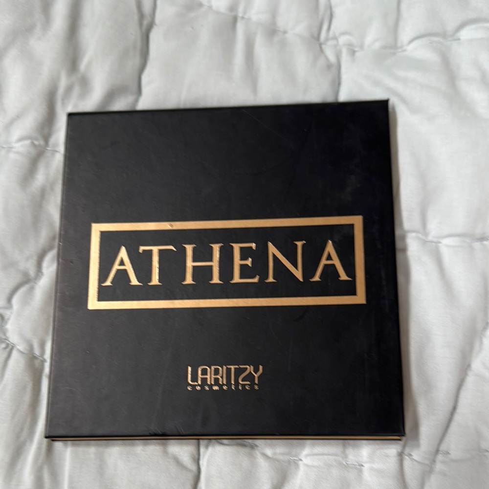 Laritzy Athena Eyeshadow Palette